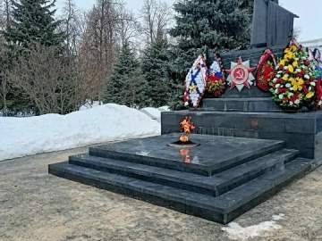 Сотрудники МУП &laquo;Елец-Сервис&raquo; продолжают работы по благоустройству города