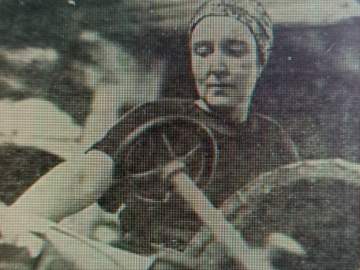 В преддверии Международного женского дня Управление ЗАГС и архива продолжает Вас знакомить с жительницами города Ельца