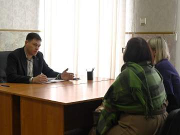 Сегодня провел личный прием граждан заместитель главы администрации городского округа города Ельца Денис Кирьянов