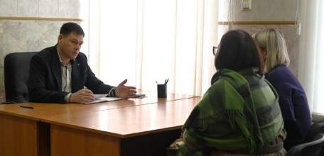 Сегодня провел личный прием граждан заместитель главы администрации городского округа города Ельца Денис Кирьянов