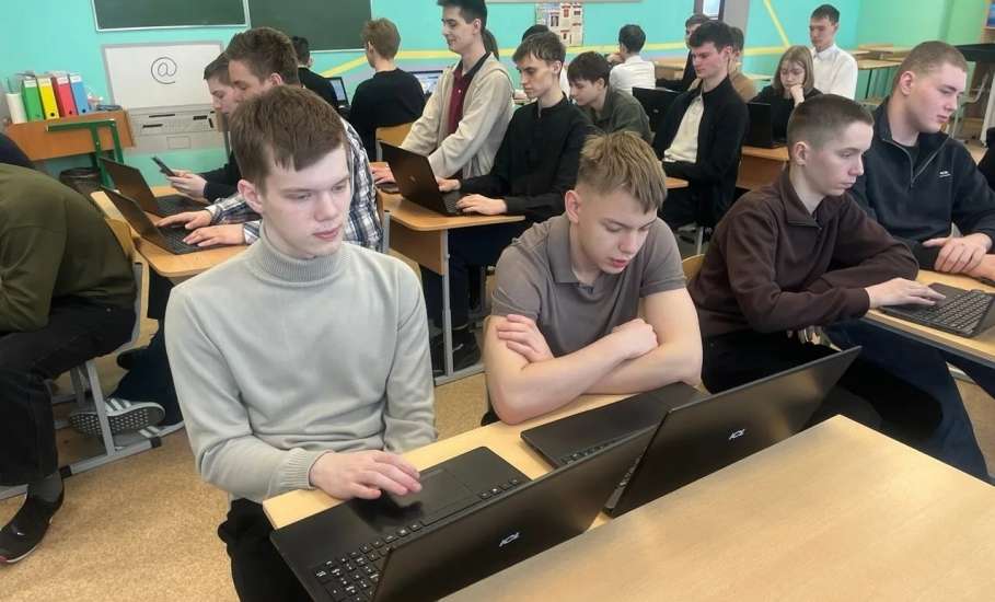 На базе МАОУ &laquo;СШ № 12 им. Героя Российской Федерации В. А. Дорохина&raquo; функционирует площадка &laquo;Код будущего&raquo;