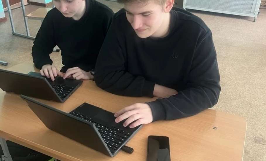 На базе МАОУ &laquo;СШ № 12 им. Героя Российской Федерации В. А. Дорохина&raquo; функционирует площадка &laquo;Код будущего&raquo;