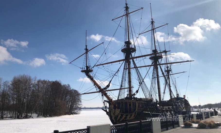 Уважаемые ельчане! Хотели бы вы видеть на набережной Сосны корабль?