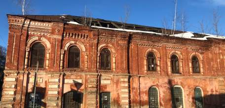 Крыша обвалилась в Ельце в старинном здании табачной фабрики купца Заусайлова!