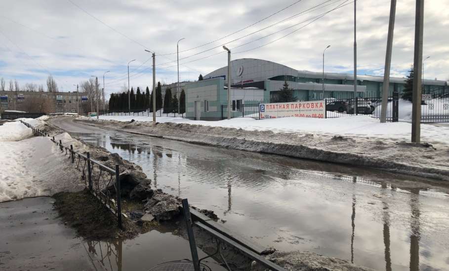 Проблема подтопления дороги у Ледового дворца не решена до конца