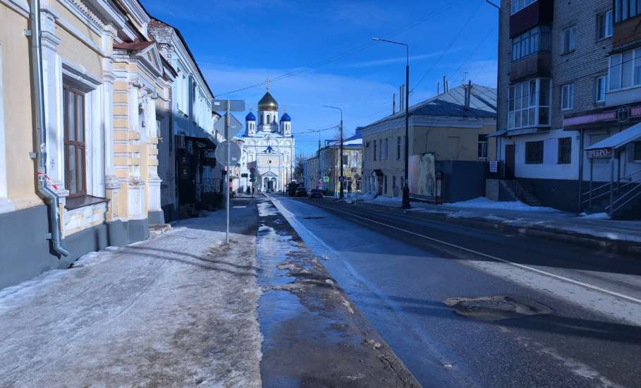Сегодня в Ельце местами высохла дорога и тротуары