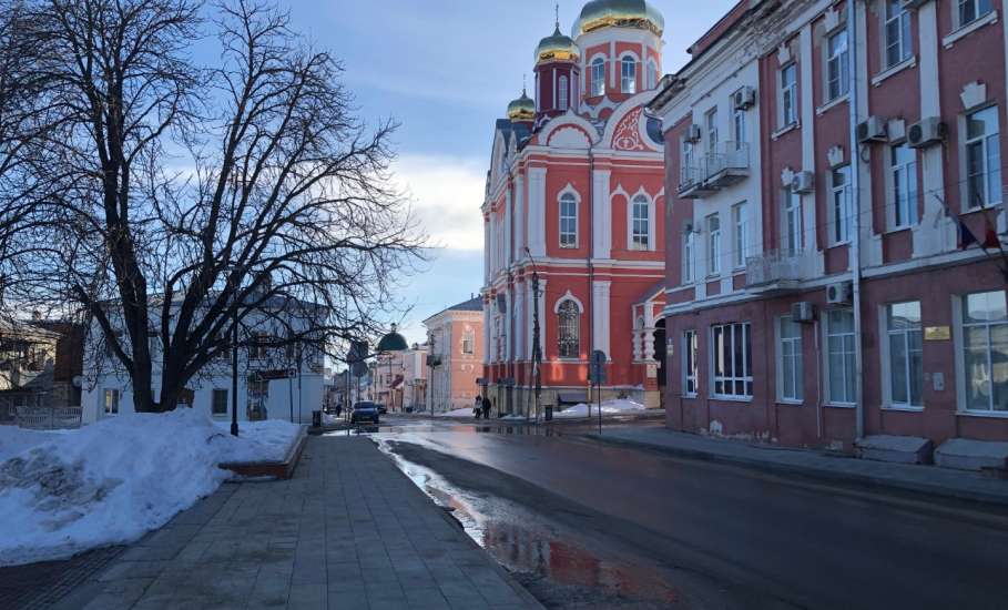 Сегодня в Ельце местами высохла дорога и тротуары