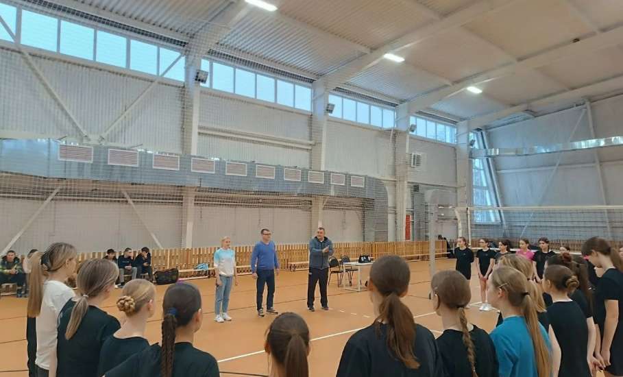 В Ельце прошло первенство по волейболу среди девушек до 18 лет