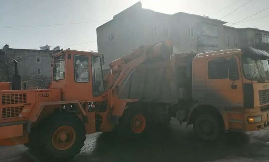 В Ельце продолжается вывоз снега с улиц!