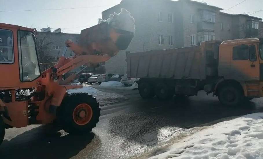 В Ельце продолжается вывоз снега с улиц!