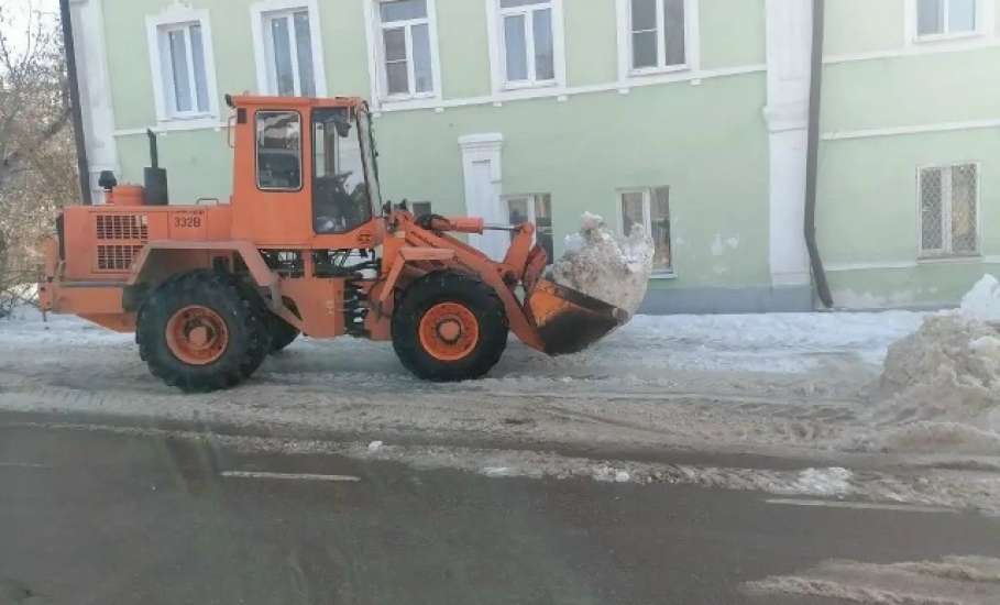 В Ельце продолжается вывоз снега с улиц!