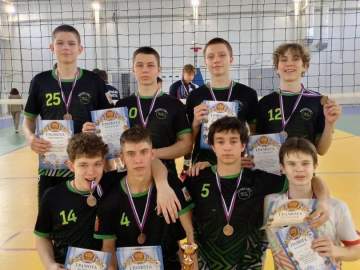 Команда по волейболу из Ельца заняла третье место на соревнованиях в Липецке