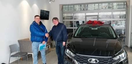 Два жителя Липецкой области, один из Ельца, другой из села Конь-Колодезь, пострадавшие на производстве, получили новые автомобили от Липецкого регионального ОСФР