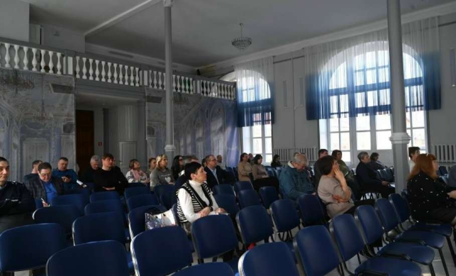 12 марта 2026 года в зале МАОУ ДО &laquo;Детско-юношеский центр им. Б.Г. Лесюка&raquo; состоялось первое в этом году заседание городской межведомственной комиссии по охране труда