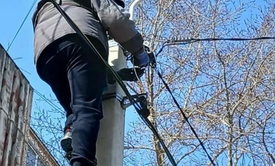 В городе продолжают работы по восстановлению уличного освещения