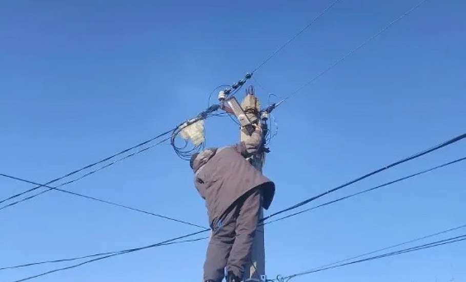 В городе продолжают работы по восстановлению уличного освещения