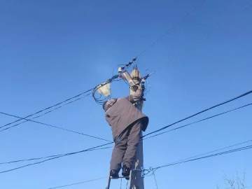 В городе продолжают работы по восстановлению уличного освещения