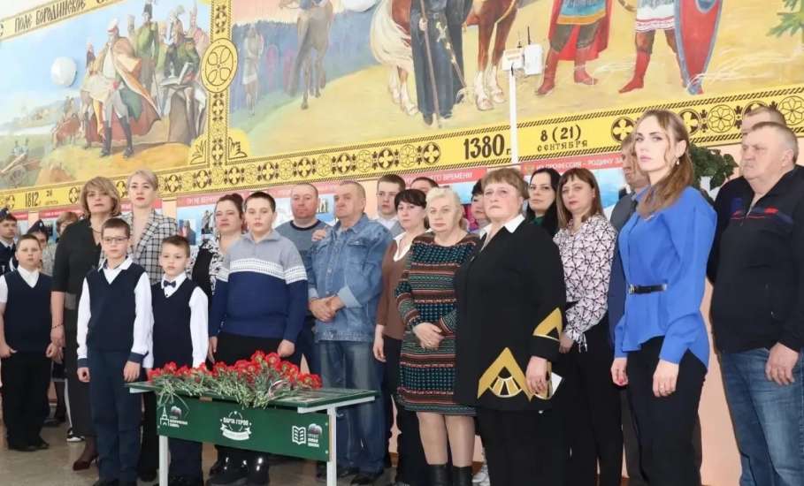 В школах Елецкого муниципального округа в рамках инициативы партии &laquo;Единая Россия&raquo; продолжается патриотическая работа по увековечиванию памяти погибших героев