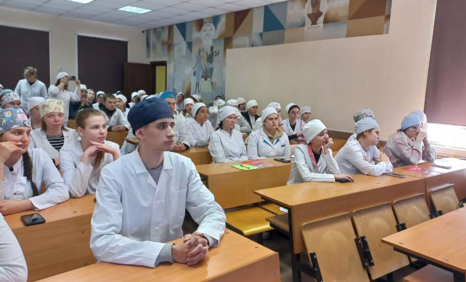 За нарушение режима и проход по закрытому чугунному мосту будет наложен крупный штраф!