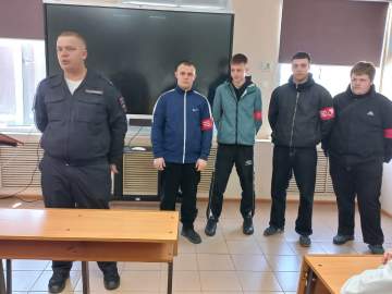 За нарушение режима и проход по закрытому чугунному мосту будет наложен крупный штраф!