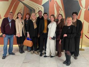 Вчера сотрудники "Бенефиса" стали одними из первых зрителей спектакля "Протокол одного заседания" в Липецком академическом театре им. Л. Н. Толстого