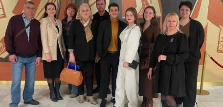 Вчера сотрудники "Бенефиса" стали одними из первых зрителей спектакля "Протокол одного заседания" в Липецком академическом театре им. Л. Н. Толстого