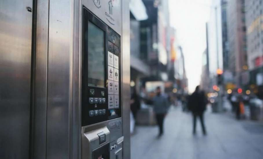 В Госдуме предложили вернуть таксофоны на фоне перебоев связи!