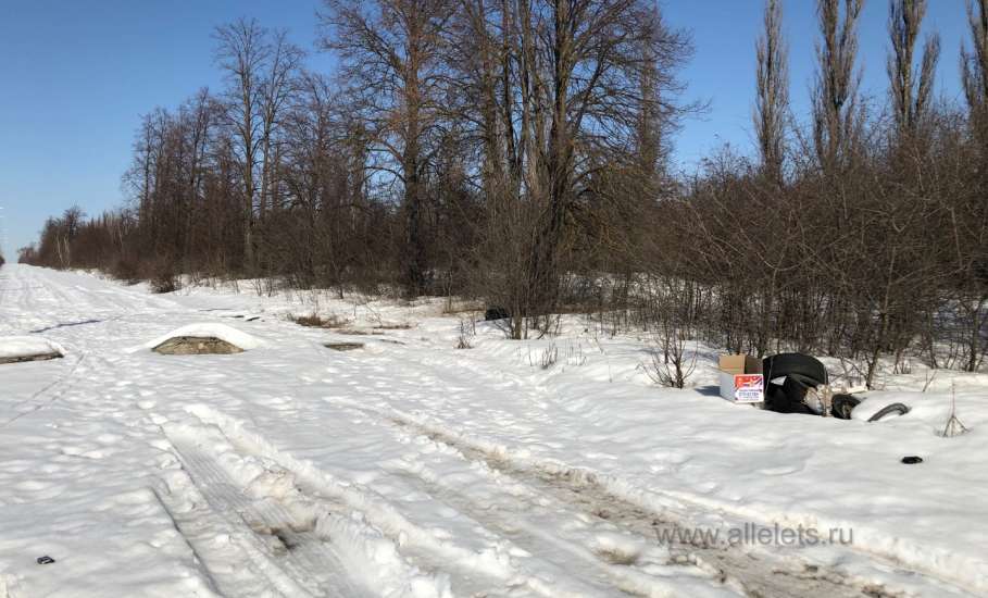 Посылка &laquo;Защитникам отечества от губернатора Тульской области&raquo; оказалась выброшенной в Ельце у трассы!