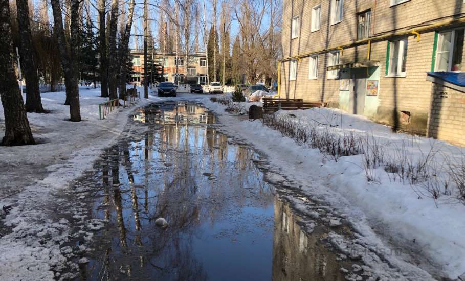 Река по улице Коммунаров, д.107, сегодня выглядит очень живописно!