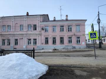 В Ельце обрушилась печная труба с крыши старинного дома в центре города