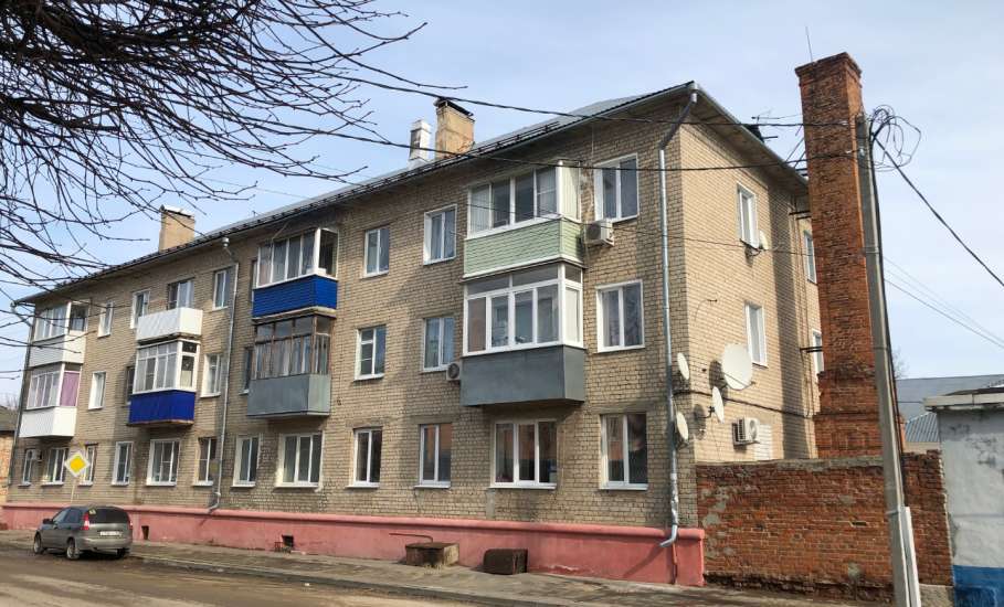 В связи с обрушением кирпичной трубы дымохода в центре города, просим проверить состояние других труб на крышах домов!