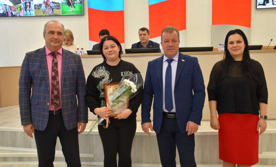 Поздравляем сотрудников и ветеранов отрасли с Днем работников бытового обслуживания населения и жилищно-коммунального хозяйства