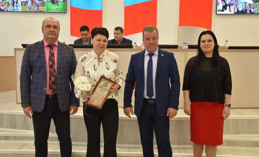 Поздравляем сотрудников и ветеранов отрасли с Днем работников бытового обслуживания населения и жилищно-коммунального хозяйства