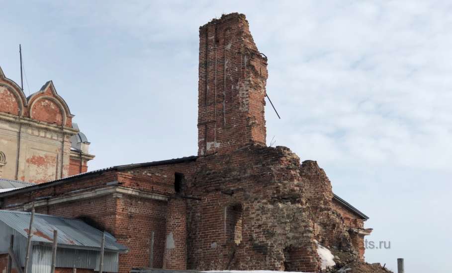 Снова в Ельце по весне вылезли разбитые люки!