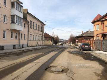 Снова в Ельце по весне вылезли разбитые люки!