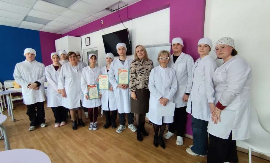 Олимпиада по профессиональному уходу: будущие фельдшеры демонстрируют мастерство в обследовании пациента