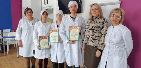 Олимпиада по профессиональному уходу: будущие фельдшеры демонстрируют мастерство в обследовании пациента