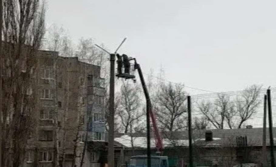 В Ельце продолжается восстановление уличного освещения по заявкам жителей