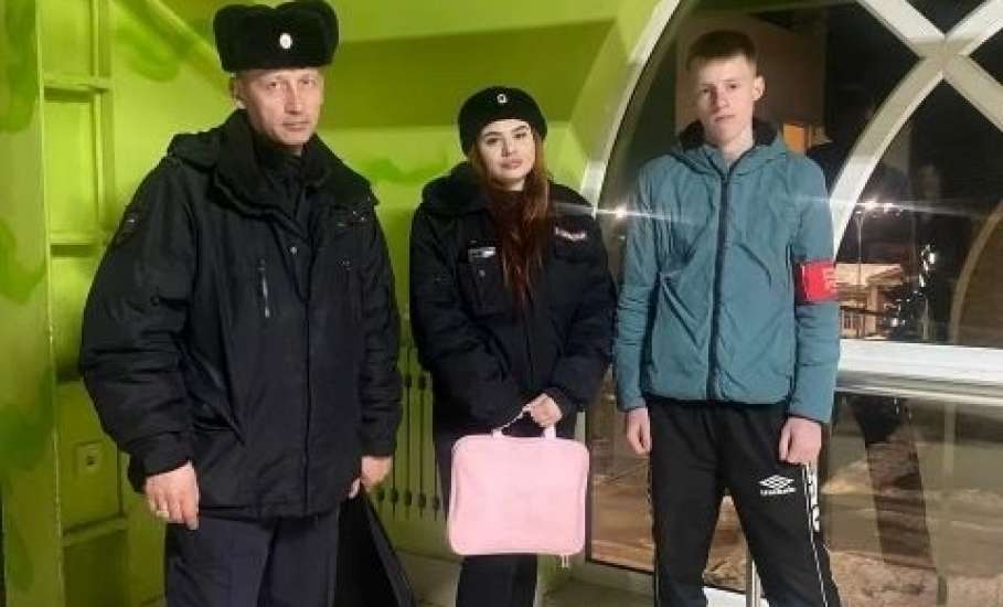 В Ельце члены Добровольной молодежной дружины совместно с полицейскими несут службу по охране общественного порядка