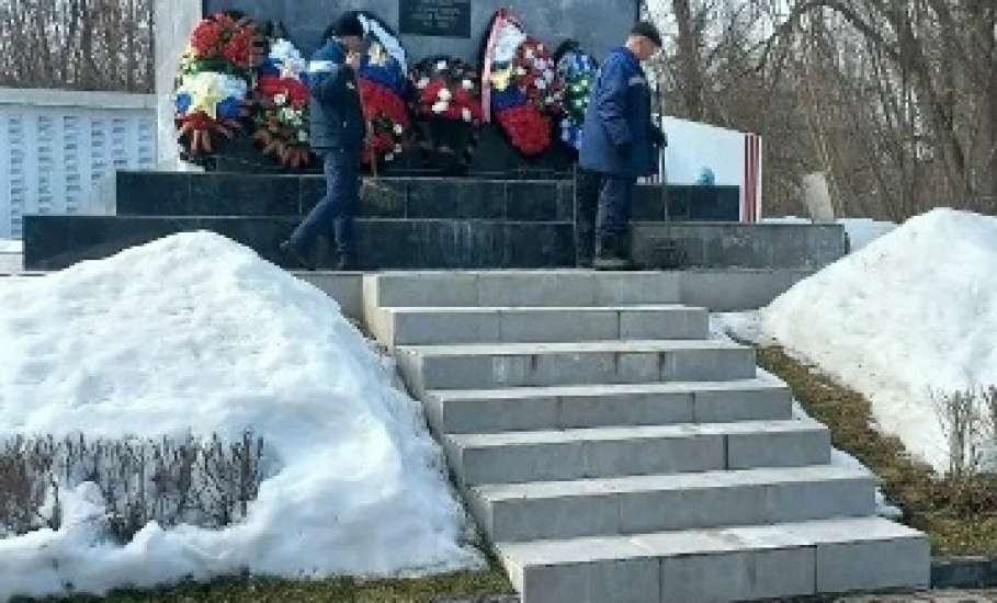 Сотрудники МУП &laquo;Елец-Сервис&raquo; продолжают работы по благоустройству города