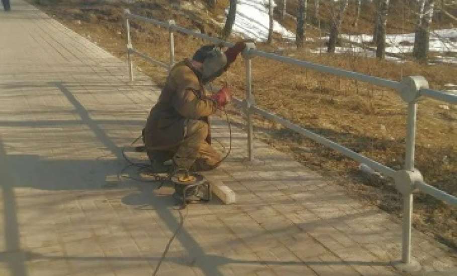 Сотрудники МУП &laquo;Елец-Сервис&raquo; продолжают работы по благоустройству города