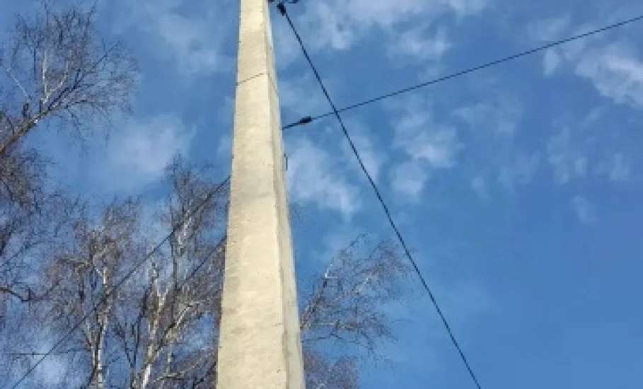 По заявкам жителей в Ельце восстанавливают уличное освещение