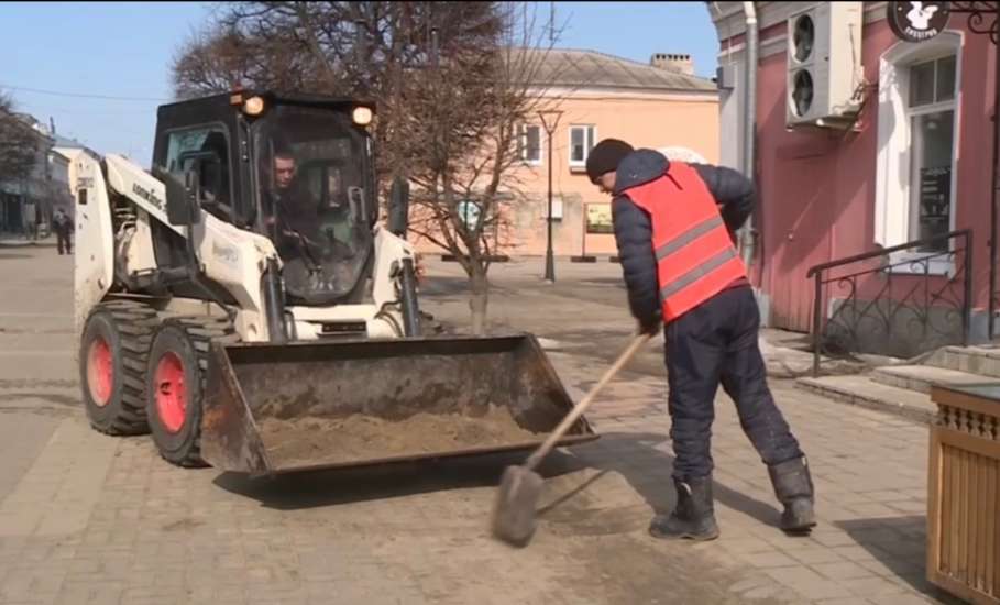 С наступлением тепла коммунальные службы города переходят в весенний режим работы. Начинаем уборку после зимнего периода