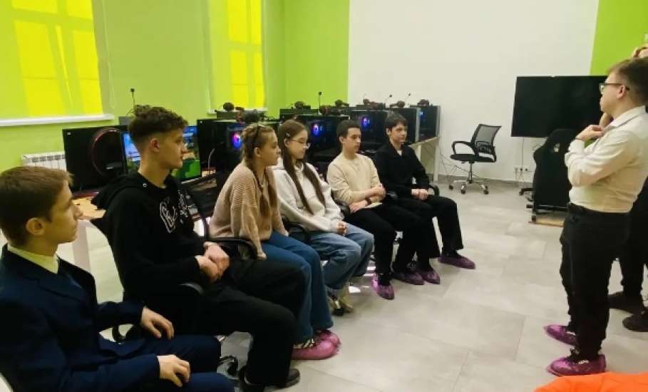 19 марта обучающиеся Центра поддержки одаренных детей г. Ельца были приглашены на занятие по обучению управлением БПЛА в Центр молодежи