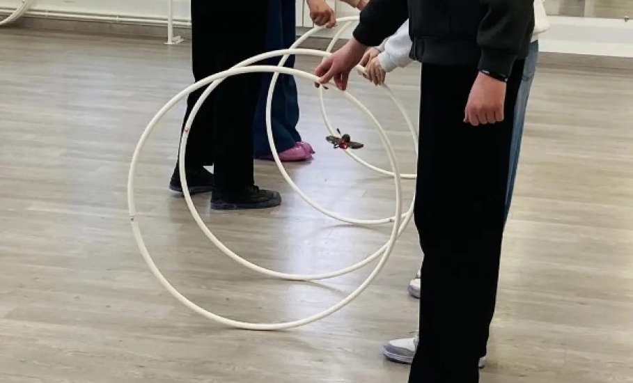 19 марта обучающиеся Центра поддержки одаренных детей г. Ельца были приглашены на занятие по обучению управлением БПЛА в Центр молодежи