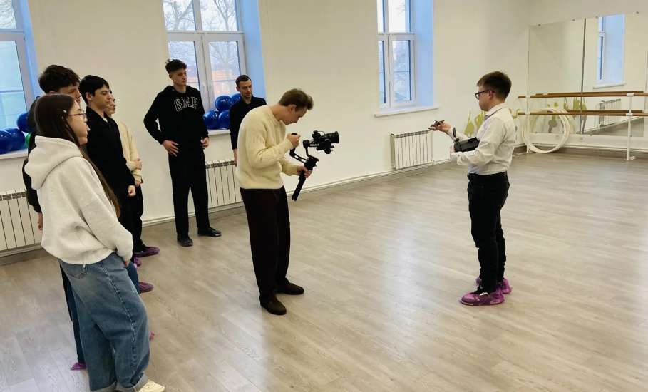 19 марта обучающиеся Центра поддержки одаренных детей г. Ельца были приглашены на занятие по обучению управлением БПЛА в Центр молодежи