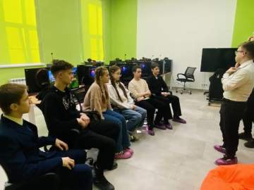 19 марта обучающиеся Центра поддержки одаренных детей г. Ельца были приглашены на занятие по обучению управлением БПЛА в Центр молодежи