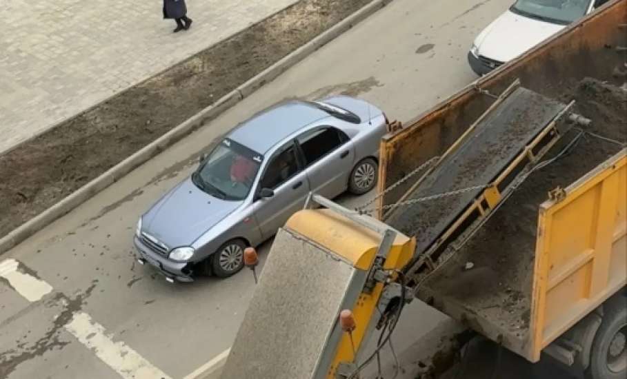 Коммунальные службы продолжают работу по очистке улиц и тротуаров