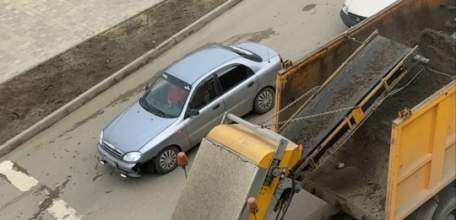 Коммунальные службы продолжают работу по очистке улиц и тротуаров