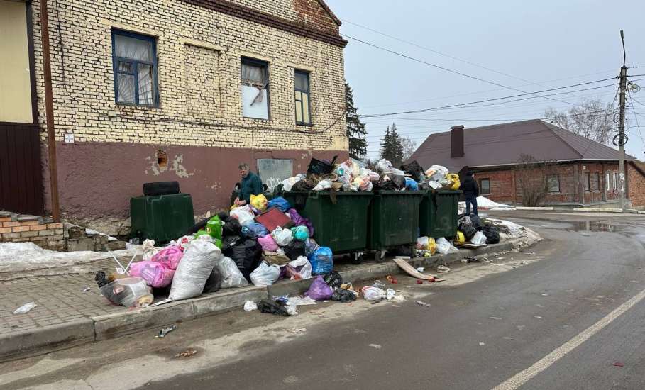 Весна &mdash; время перемен и обновлений. Однако, к сожалению, это пока не касается мусорных площадок нашего города: одни содержатся в чистоте, другие регулярно переполняются